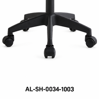 Chaise de bureau en maille noire avec appui-tête réglable en hauteur et accoudoirs à boucles sur base nylon à cinq branches pour postes de travail à domicile