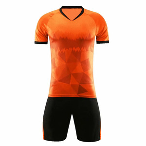 Ensemble de maillot de football pour homme à col en V et manches courtes, en polyester respirant, uniforme de football pour toutes les saisons, kit d'entraînement personnalisé - Product Image 6