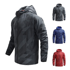 Venta al por mayor de invierno de los hombres con capucha chaqueta cortavientos transpirable senderismo logotipo personalizado - Product Image 4