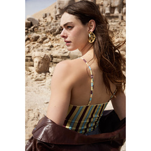 GRIMELANGE ISIAS Blusa de tirantes con detalle de encaje y tela suave y elástica para mujer - Product Image 4