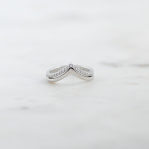 Bague de mariage empilable en argent sterling 925 avec diamant Moissanite en forme de chevron plaqué or pour femme fête directe - Product Image 1