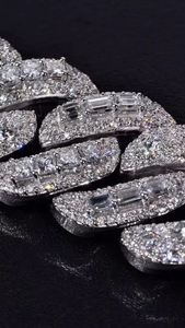สร้อยคิวบาลิงค์แบบ Iced Out ประดับเพชรโมอิสซาไนต์ทรงกลมและทรงบาแกตต์ VVS ระยิบระยับ ความเงางามสูง เงินแท้ 925 ดีไซน์โดดเด่น เหมาะสำหรับทั้งชายและหญิง - Product Image 4