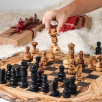 Ensemble d'échecs ArtisRaw CG004 avec plateau en bois brut irrégulier (brandy/marron et noir/marron), fait main, personnalisé, origine TN, pour les plus de 14 ans