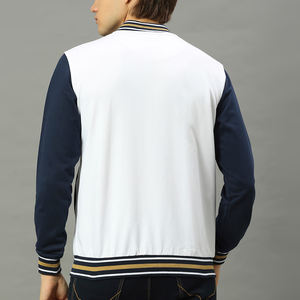 Chaqueta Varsity de Invierno Personalizada de Alta Calidad para Hombre con Diseño de Capucha en Tela de Lona, Forro de Lana y Opciones de Bordado al por Mayor - Product Image 2