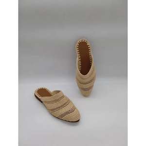 Vente en gros de pantoufles et sandales marocaines en raphia faites à la main, chaussures tissées écologiques pour femmes et hommes, fournisseur direct de commandes en gros - Product Image 1