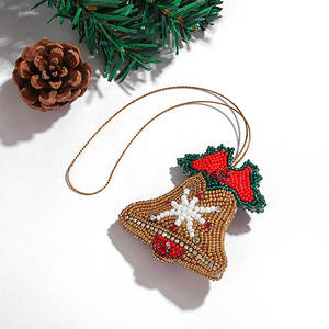 Adorno de Mariposa Hecho a Mano, Bordado Personalizado, Decoración Colgante Blanca y Rosa de Alta Calidad, Detalles Metálicos con Cuentas y Zari - Product Image 4