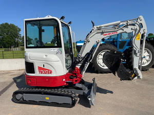 Nouvelle pelle compacte Takeuchi TB325R 2026 de 2,5 tonnes, mini-excavatrice de 2440 kg, excavatrice sur chenilles à bras court, 22 CV, diesel - Product Image 1