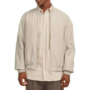 เสื้อแจ็คเก็ตบอมเบอร์สีครีมขาวทรงโอเวอร์ไซส์สำหรับผู้ชาย ทรงหลวม สไตล์เบสบอล วาร์ซิตี้ ปักลายได้ตามต้องการ แฟชั่นสตรีทแวร์ ลำลอง สไตล์เสื้อแจ็คเก็ตนักบิน - Product Image 1