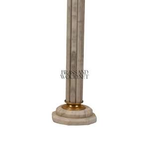 Pedestal octogonal de mármol blanco de lujo con capitel de latón corintio - Product Image 4