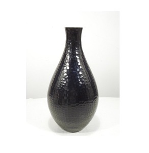 Jarrón Aluminio Martillado Negro - Product Image 1