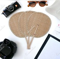 Éventail artisanal en bambou tressé en forme de cœur / Éventail tissé à la main personnalisé en fibre de palmier couleur naturelle, design moderne et simple, pour usage intérieur/extérieur
