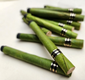 Rollos de hojas de palma multicolores de lujo, todos los tamaños, blanco, naranja, verde, rojo brillante, cereza, amarillo brillante para encendedores para fumar - Product Image 2