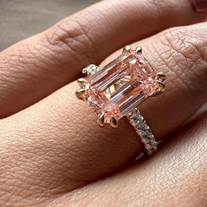 Anillo de Compromiso con Diamante Cultivado en Laboratorio de Color Rosa Esmeralda con Certificación IGI, Anillo de Boda Redondo de Oro de 14k a Bajo Precio - Product Image 3
