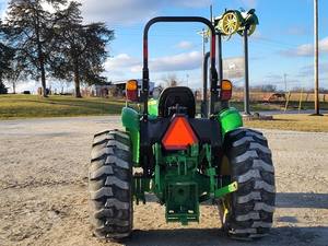 2022 Johnn Deere 5045E Mini Tractor 4WD Rueda 160HP Potencia nominal 4x4 Tipo de accionamiento para uso agrícola - Product Image 4