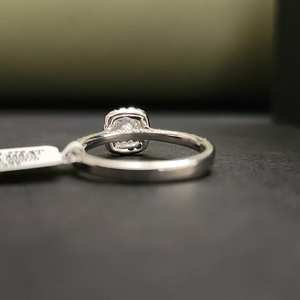 Anillo de Compromiso de Lujo con Moissanita Corte Cojín, Certificado IGI, Engaste Pavé Moderno, Plata de Ley 925, Joyería Exclusiva - Product Image 5