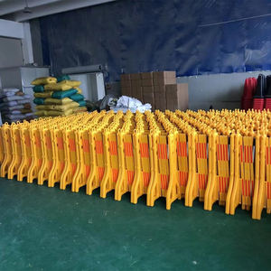 Barriera Stradale Estensibile Portatile Cancello di Sicurezza Mobile per Esterni Barricata Retrattile in Plastica Riempibile con Acqua - Product Image 4