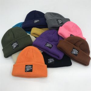 Étiquette tissée personnalisée Stock 100% Bonnets d'hiver en acrylique pour le cyclisme sportif à usage quotidien-Classique et pas cher - Product Image 3