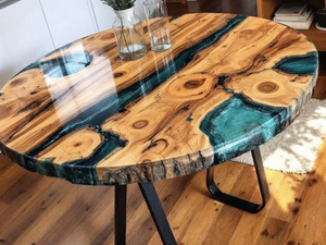 Plateau de table rond en résine haut de gamme |   Finition polie artisanale de designer pour les meubles de salle à manger modernes et les projets hôteliers - Product Image 2