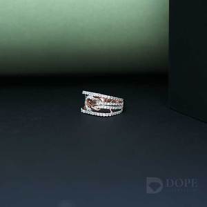 แหวนดีไซน์เนอร์สุดฮิตสำหรับทุกเพศ ทองคำแท้ 18KT รับรองโดย IGI แหวนเพชรโมอิสซาไนต์สั่งทำพิเศษ ดีไซน์ทันสมัย โดดเด่น เหมาะสำหรับเป็นแหวนหมั้น - Product Image 2