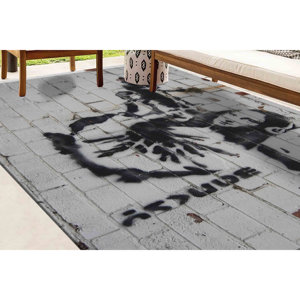 Tapis Banksy Femme : Style Art Urbain, Tapis d'appoint Antidérapant, Tapis Fin Non-tissé - Product Image 4