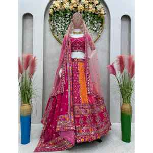 ชุดเลเฮนกาโชลีดีไซน์ทันสมัยแบบสามชิ้น ประดับด้วยลูกปัดและงานปักเลื่อม สำหรับงานปาร์ตี้ - Product Image 1