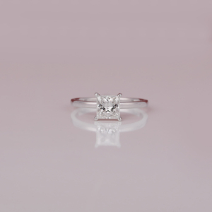 Anillos finos de oro sólido de 18 quilates personalizables, anillo de compromiso de estilo moderno, certificado IGI, solitario de diamante de corte princesa cultivado en laboratorio - Product Image 2