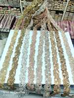 Bordure en organza écologique sur mesure avec des perles blanches en motif floral pour la revente de vêtements lourds