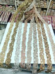 Borde DE TRABAJO DE ESPEJO hecho a medida y perlas blancas en diseño floral de gran ancho para prendas pesadas y para fines de reventa. - Product Image 2