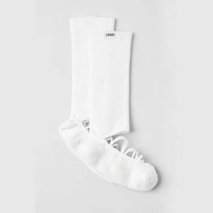 Chaussettes de Pilates Scrunch Antidérapantes Respirantes Multicolores pour Ballerines, Reformer, Yoga, Barre et Studio - Product Image 3