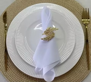 Le rond de serviette en métal de luxe avec accent perlé améliore la table à manger avec grâce, parfait pour les dîners festifs et formels - Product Image 4