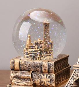 Articles de décoration de bureau, cadeaux de festival de remise des diplômes, globe à neige en résine - Product Image 3