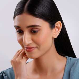 Boucles d'oreilles Lumina Marquise en or avec diamants cultivés en laboratoire - Product Image 2