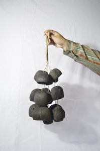 SOLOBEAT Traditionnel Burahol Lontar Music Shaker & Organic Seed Ornament-Support d'instrument universel - Product Image 2