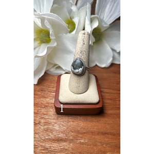 Anillo Hecho a Mano con Plata de Ley y Búfalo Blanco, Incrustaciones de Piedra Natural, Chapado en Rodio, Joyería con Piedras Preciosas para Uso Diario, Hecho en Navajo - Product Image 3