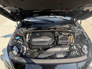 BMW berline d'occasion à vendre, 5 places, transmission automatique, conduite à gauche, moteur turbo, pneus R18, sièges en cuir. - Product Image 5