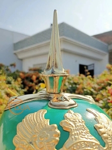 Coiffe décorative de style médiéval faite à la main avec finition en métal et cuir pour cosplay, exposition et décoration de collection - Product Image 6