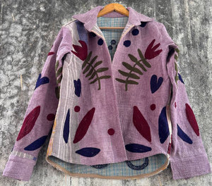 Chemise-veste en coton vintage Kantha Suzani faite à la main – Surchemise matelassée réversible bohème pour femmes - Product Image 3