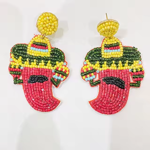 Pendientes de cuentas de Navidad hechos a mano verdes y amarillos, joyería festiva de vacaciones, accesorios únicos para pendientes de cuentas de mujer - Product Image 4