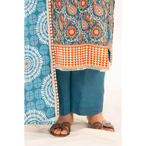 ชุดสัลวาร์กะมีซผ้าฝ้ายพิมพ์ลายแบบ 3 ชิ้น พร้อมผ้าคลุมไหล่ รุ่น K-52108 ชุดปากีสถานสำหรับงานเทศกาลและชุดประจำชาติ ชุดอินเดีย - Product Image 1