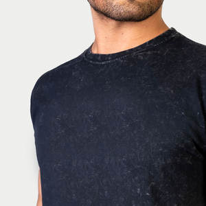 Camiseta de hombre más vendida Color sólido Diseño de lavado ácido liso Nueva versión de alta calidad - Product Image 3