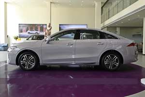 Roewe M7 DMH 2025 Edición Comfort 160km Híbrido Automático Turbo Sedán R17 Euro VI Asientos Oscuros Luces LED - Product Image 5