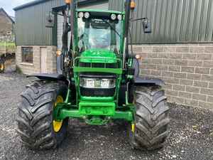 Tracteur multifonctionnel 130 CV avec climatisation et cabine 4x4, modèle John Deere 6130R d'occasion à vendre - Product Image 6