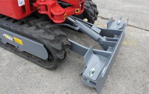 Miniexcavadora Takeuchi TB210R de 1.1T con Controles de Joystick Pilotados - Product Image 2