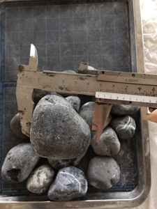 Fournitures d'usine de galets noirs de qualité supérieure, galets d'aménagement paysager décoratifs pour sol à agréments exposés - Product Image 4