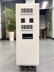 Sistema di accumulo energetico all-in-one 7.68kWh 25.6V con batteria LiFePO4 e inverter da 3.6kW per casa e energia solare - Product Image 4