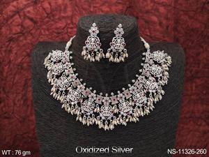 Bijoux de temple Oxydé Argent Plaqué Laxmi Design Fantaisie Style Guttapusalu Design Collier Court Ensemble - Product Image 2