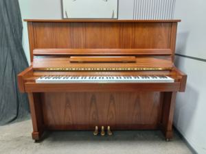 Piano Vertical KAWAI KL602 de Japón, Madera Marrón, Sonido de Alta Calidad, Tono Delicado y Cuerpo Duradero - Product Image 1