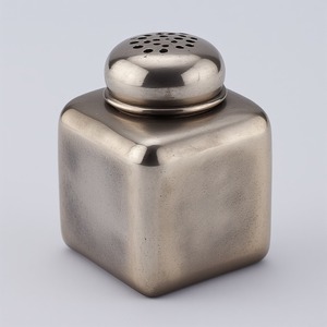 Molinillo de pimienta y coctelera de latón vintage con acabado de cobre pulido liso diseñado artesanalmente para interiores de comedor decorativos - Product Image 2