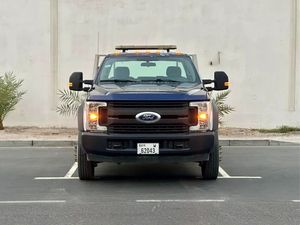 Ford F-Series con Trasmissione Automatica, Motore Diesel Euro 6, 3 Assi, Potenza 400 - 499 CV - Product Image 2