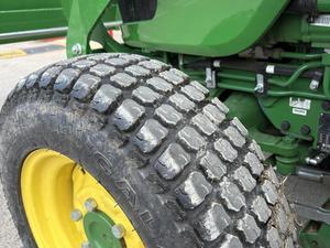 รถแทรกเตอร์ฟาร์มขนาดเล็กมือสอง ปี 2024 รุ่น JD 3046R แบบมีห้องโดยสาร ขับเคลื่อน 4 ล้อ สำหรับงานเกษตร ตัดหญ้า พร้อมที่ตัก รุ่น R เครื่องยนต์ดีเซล นำเข้าจากสหราชอาณาจักร - Product Image 5